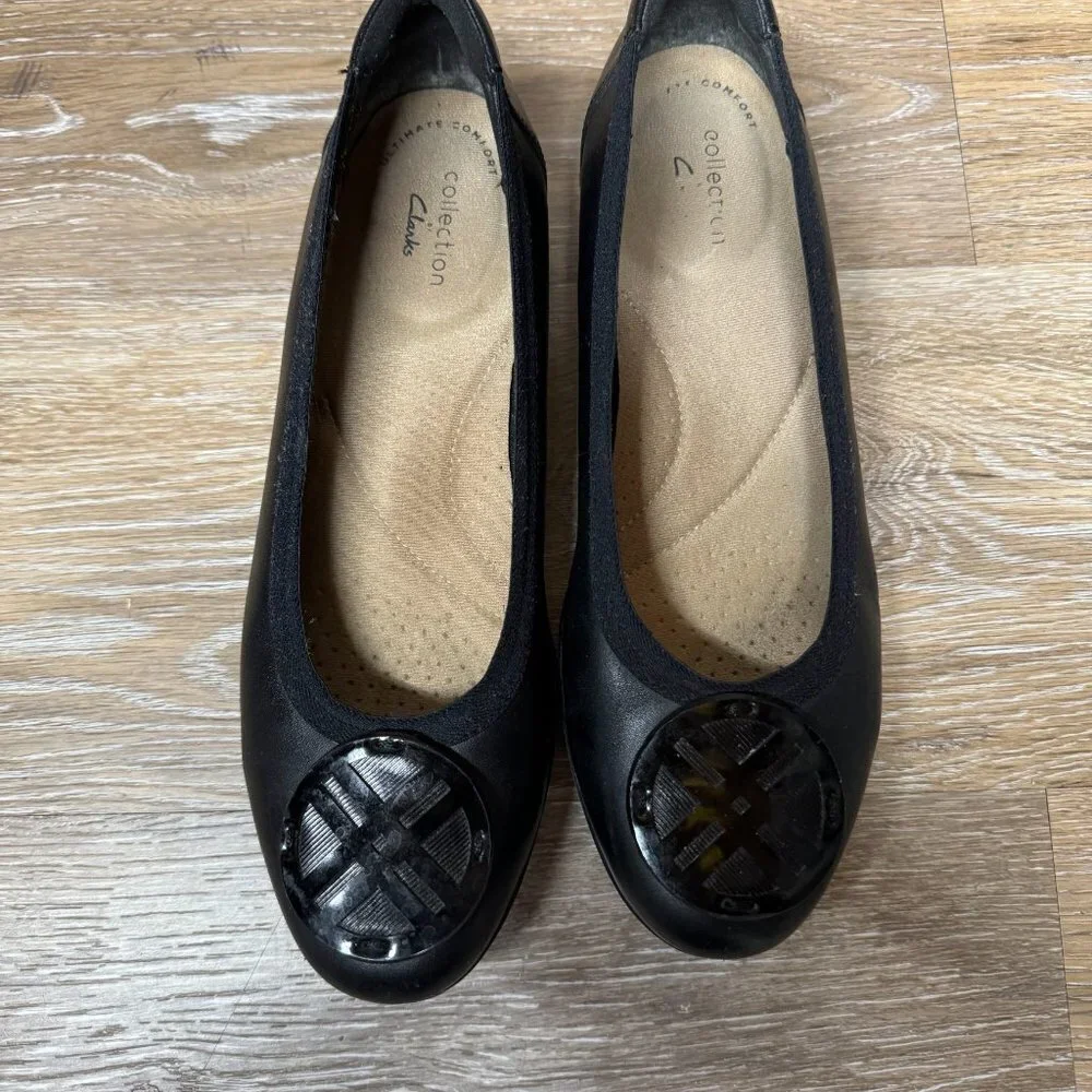 CLARKS Women's Sara Willow Ballet Flat Black Size 6.5